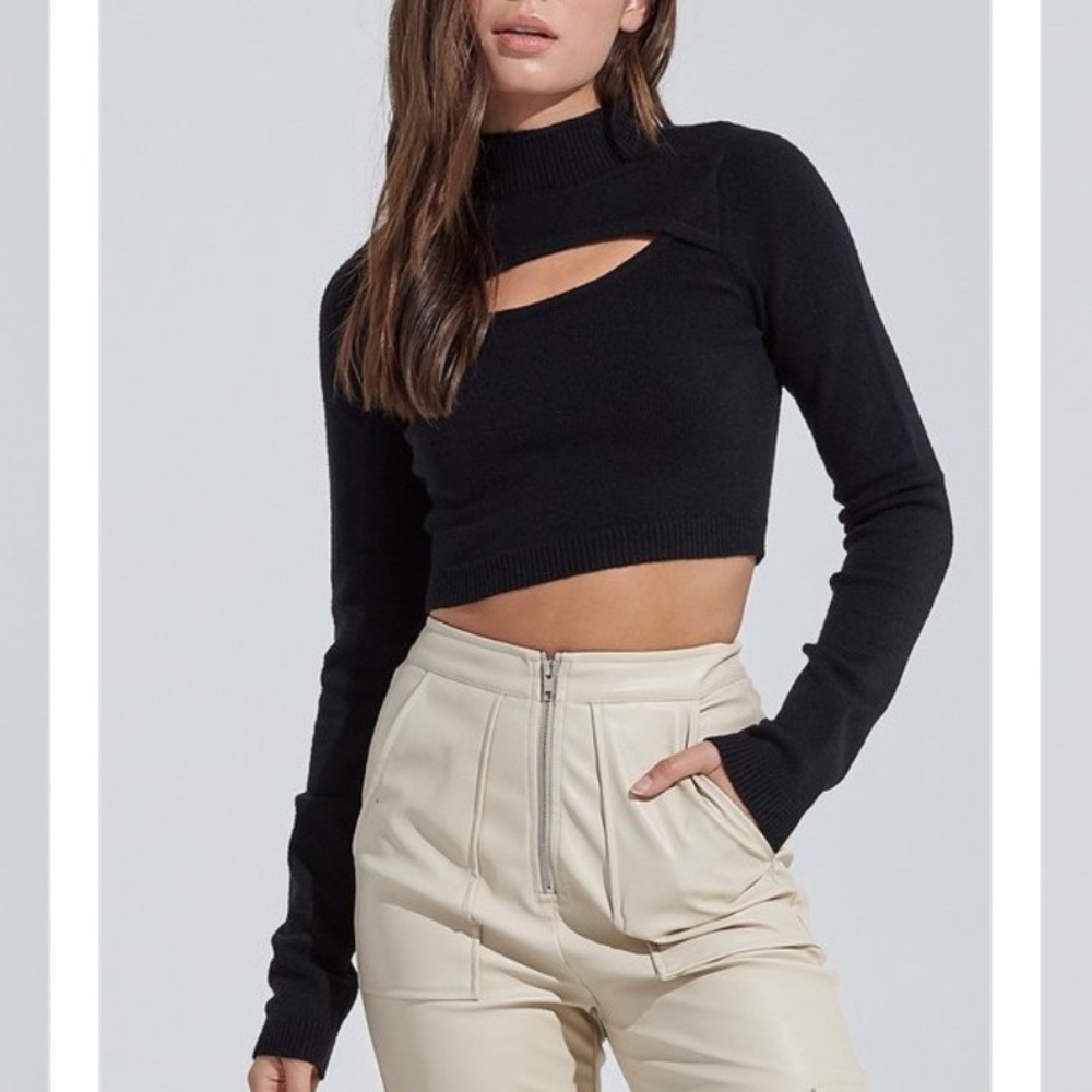 Front Hole Detailed Cropped Sweater